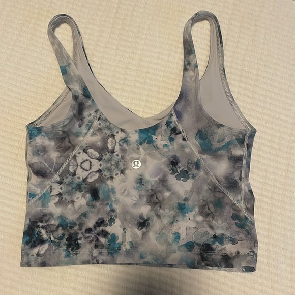 Lululemon crop top with built in bra in new conditions. - Picture 2 of 5